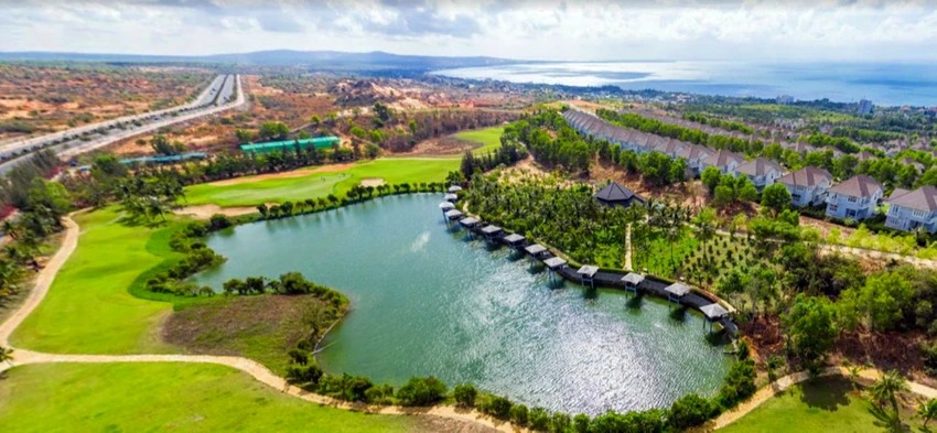 Các khu đô thị mới Hàm Tiến- Mũi Né đều giáp với Sea Links City và đường Võ Nguyên Giáp (706B). Các khu đô thị mới Hàm Tiến- Mũi Né đều giáp với Sea Links City và đường Võ Nguyên Giáp (706B).
