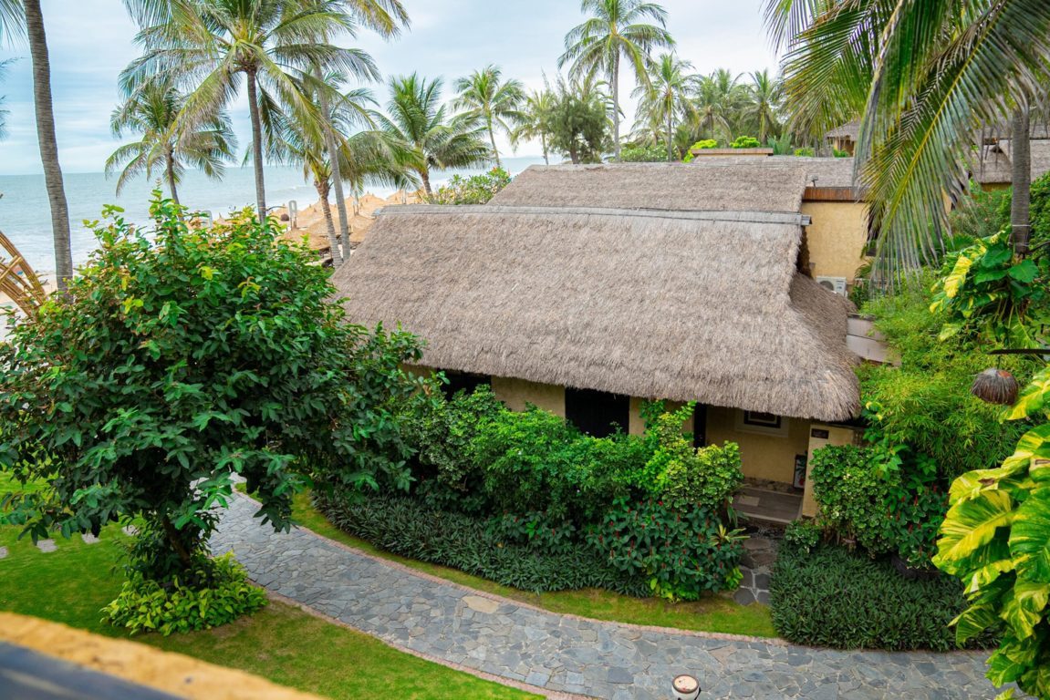 Bungalow Mái Tranh Riêng Tư Tôn Vinh Vẻ Đẹp Kiến Trúc Truyền Thống