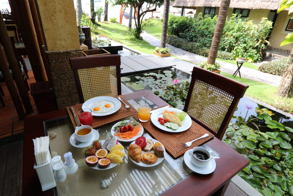 Strawy Restaurant Bamboo Village Beach Resort Mũi Né