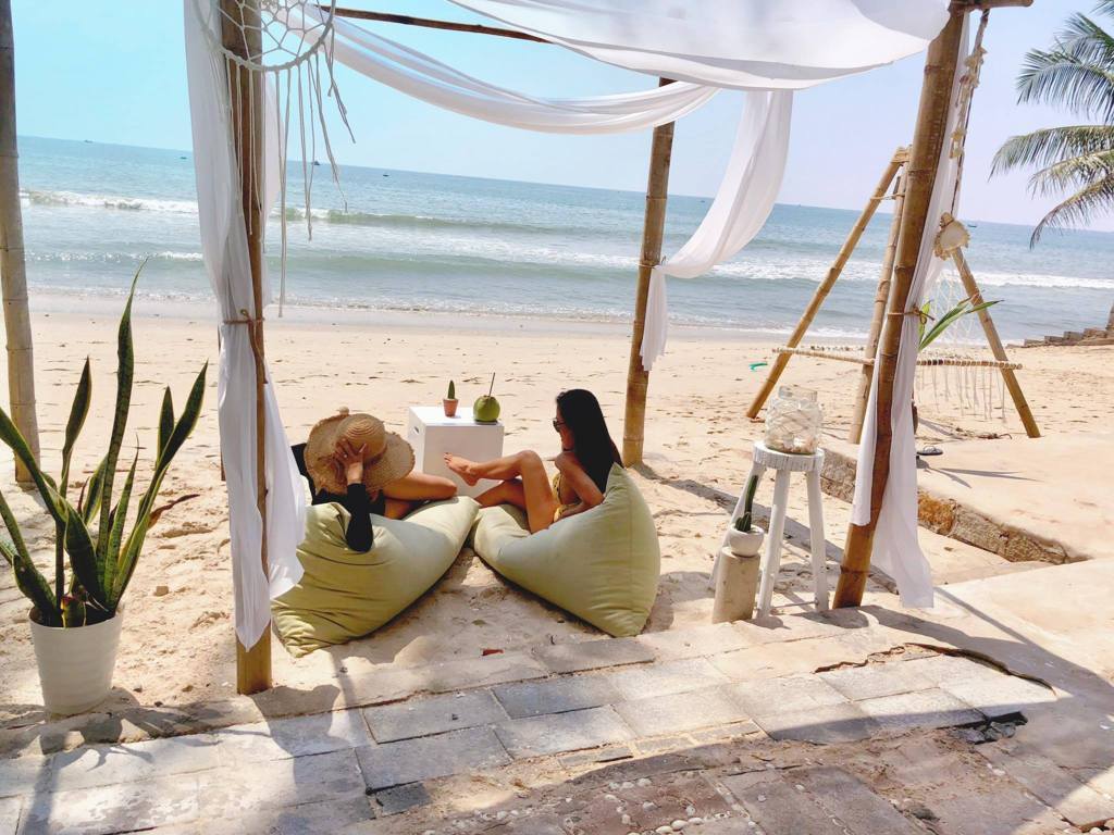 Tại Sao Những Quán Cafe View Biển Mũi Né Lại Gây Sốt Khách Du Lịch? Tại Sao Những Quán Cafe View Biển Mũi Né Lại Gây Sốt Khách Du Lịch?