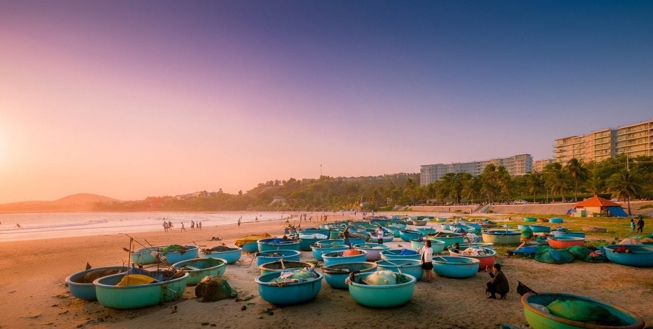 Bãi Đá Ông Địa Phan Thiết Mũi Né: Bờ Kè Chắn Sóng, Bãi Tắm Trong Xanh Và Tọa Độ Check In Tuyệt Đẹp Bãi Đá Ông Địa Phan Thiết Mũi Né: Bờ Kè Chắn Sóng, Bãi Tắm Trong Xanh Và Tọa Độ Check In Tuyệt Đẹp