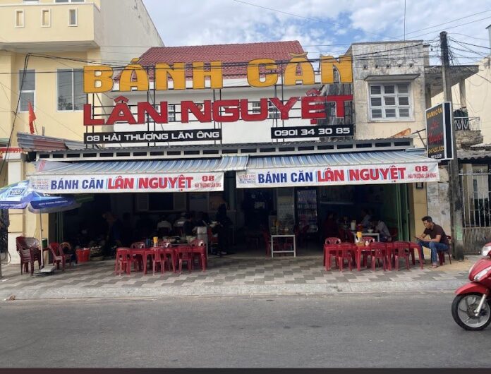 Quán Bánh Căn Lân Nguyệt Tấp Nập Thực Khách Bốn Phương Quán Bánh Căn Lân Nguyệt Tấp Nập Thực Khách Bốn Phương