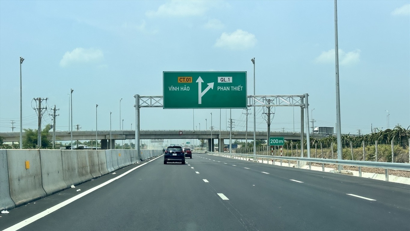Trải Nghiệm Lái Xe Ô Tô Cá Nhân Trên Tuyến Cao Tốc Mới Trải Nghiệm Lái Xe Ô Tô Cá Nhân Trên Tuyến Cao Tốc Mới