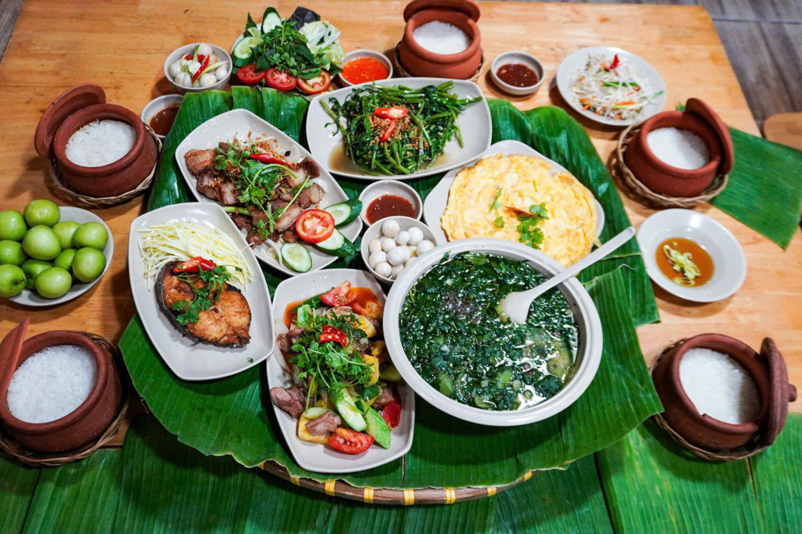 Quán Cơm Niêu Mũi Né Đậm Vị Quê: Gợi Ý Danh Sách Nhà Hàng Ngon Và Thực Đơn Gia Đình Hấp Dẫn Nhất Quán Cơm Niêu Mũi Né Đậm Vị Quê: Gợi Ý Danh Sách Nhà Hàng Ngon Và Thực Đơn Gia Đình Hấp Dẫn Nhất