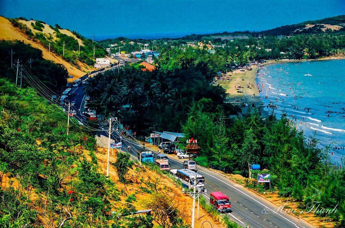 Du Lịch Biển Hòn Rơm Mũi Né: Trọn Bộ Kinh Nghiệm Vui Chơi, Tắm Biển Và Thưởng Thức Hải Sản Du Lịch Biển Hòn Rơm Mũi Né: Trọn Bộ Kinh Nghiệm Vui Chơi, Tắm Biển Và Thưởng Thức Hải Sản