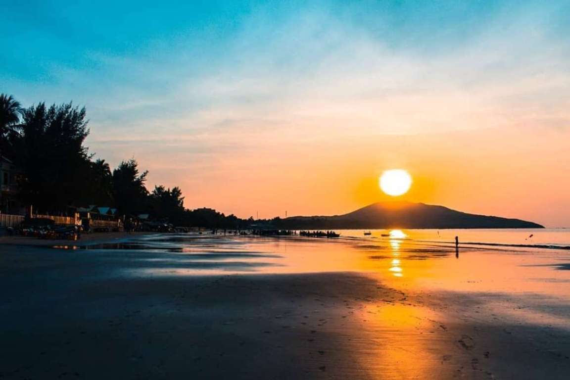 Giới Thiệu Tổng Quan Về Bãi Biển Hòn Rơm Tại Mũi Né Lâm Đồng Giới Thiệu Tổng Quan Về Bãi Biển Hòn Rơm Tại Mũi Né Lâm Đồng