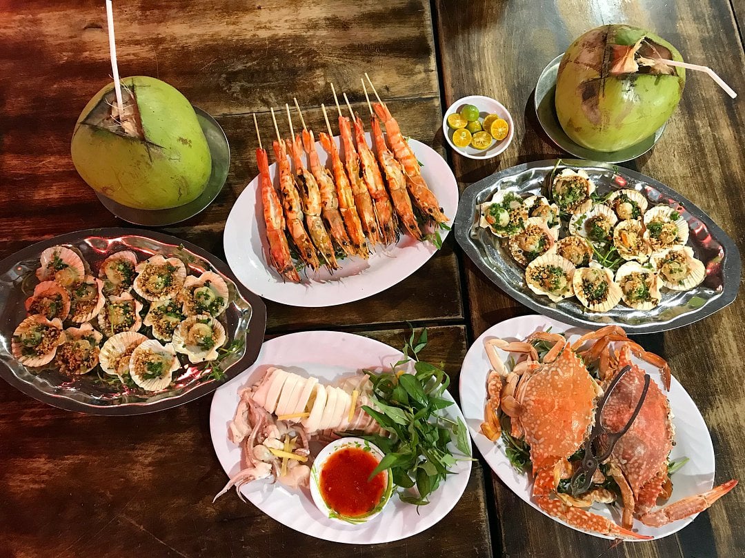 Các Quán Hải Sản Bình Dân Ngon Bổ Rẻ Quanh Chợ Mũi Né